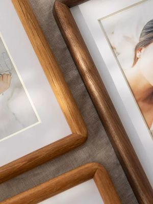 Simplicity Style Small Picture Frames Natural Wooden Photo Frames Tabletop With Bracket